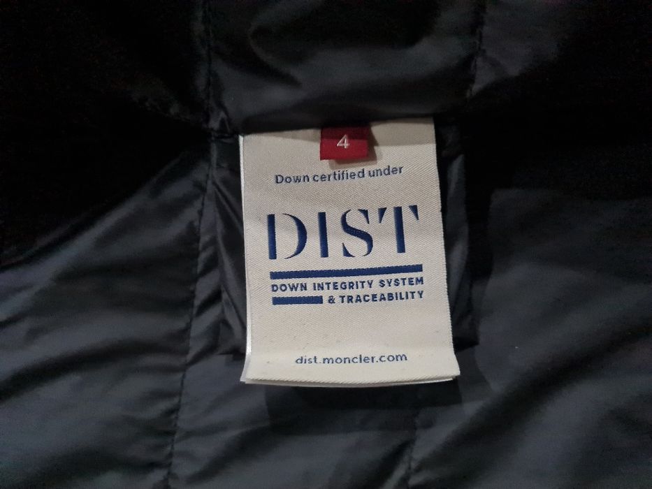 Женское пальто Moncler оригинал темно-синего цвета,воротник норка.