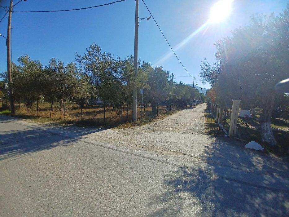 Продава ТОП парцел 300м2 на пътя към плажа Паралия Врасна,Гърция