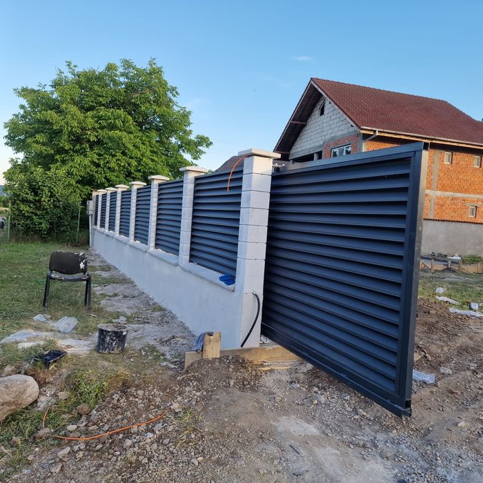 Executam garduri la gata