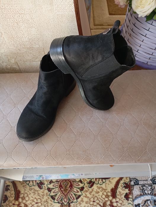 4 штуки Женской  обуви 37 размер