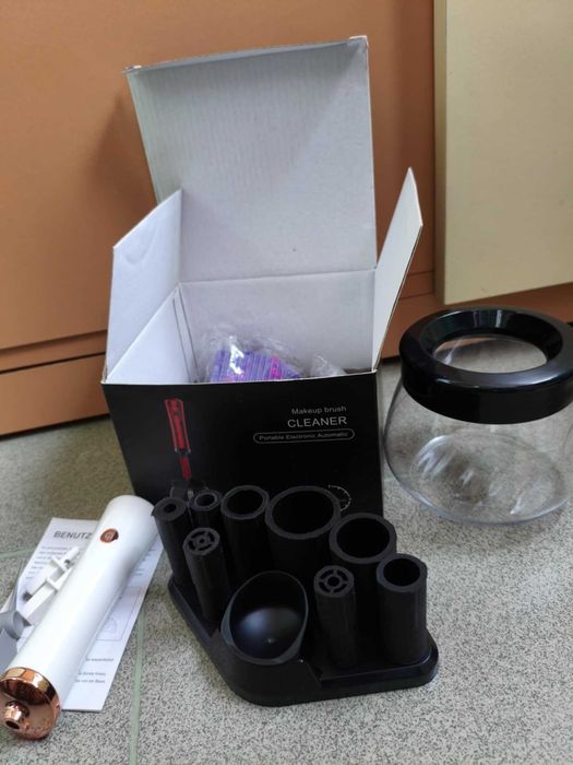 Нов електрически почистващ уред за четки за грим