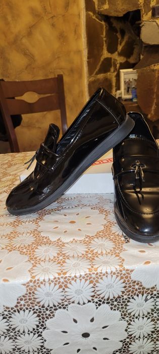 Лачени обувки за момче