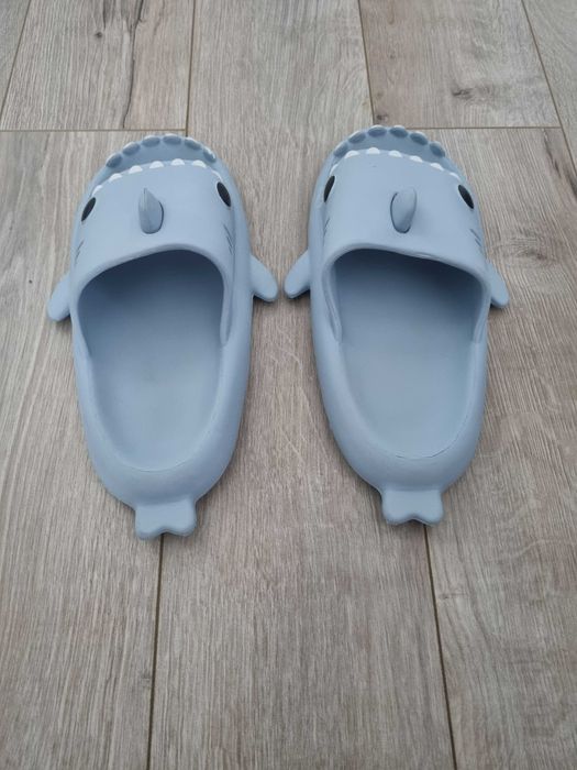 Slapi Comfy Shark albastrii