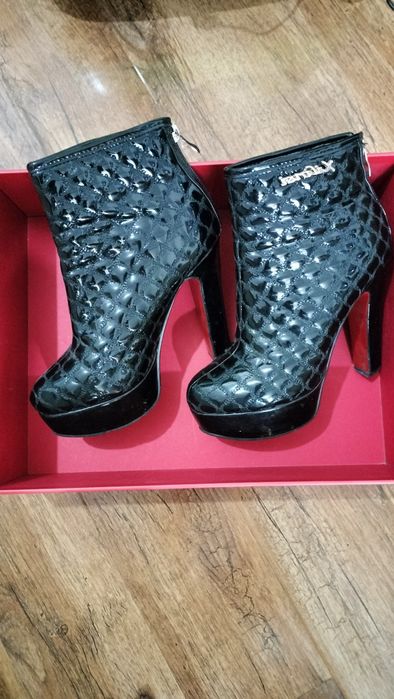 Botine / cizme  foarte comode 37