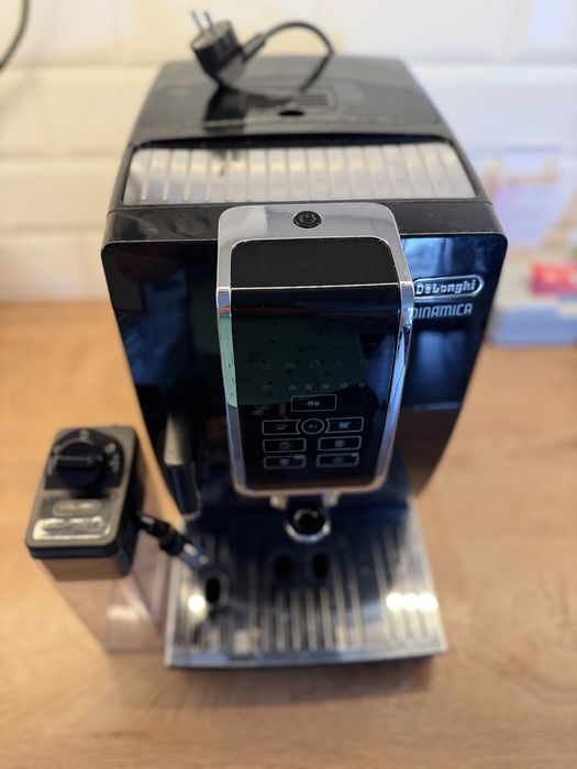 Кафеавтомат DE’LONGHI Dinamica ECAM 350.50.B, 1450W, 1.8 л 15 бара Гарафа за мляко със система LatteCrema Черен