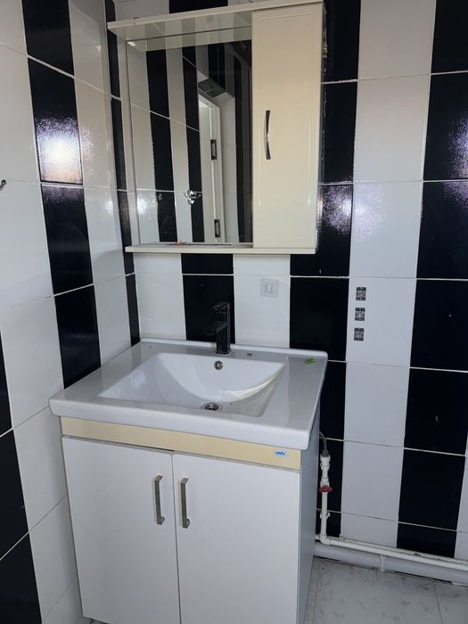 Продам раковину с зеркалом