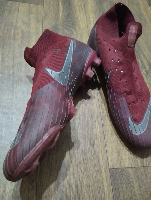 Футбольные бутсы и форма Барселоны