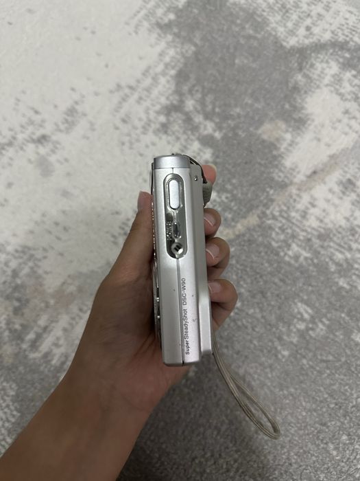 Sony Cyber-shot DSC-W90