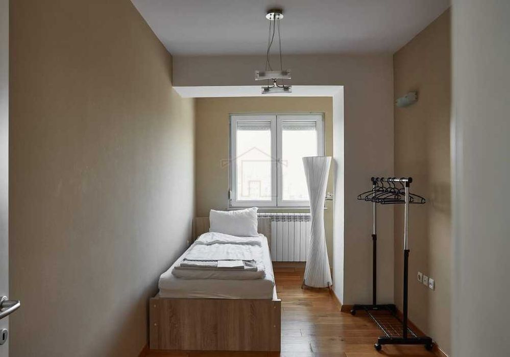 Дава се под наем Тристаен апартамент в Пловдив, Остромила - 86 кв.м за 397.8 € - Снимка #2