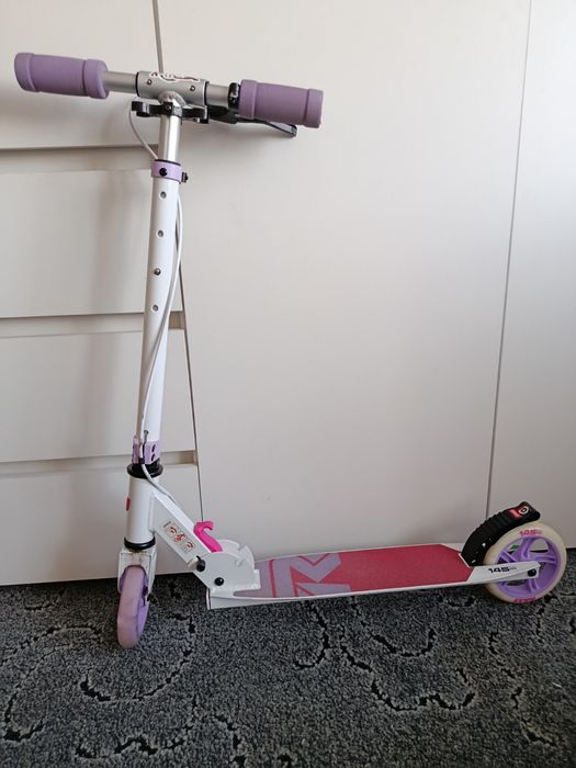 Продам Самокат для девочки.