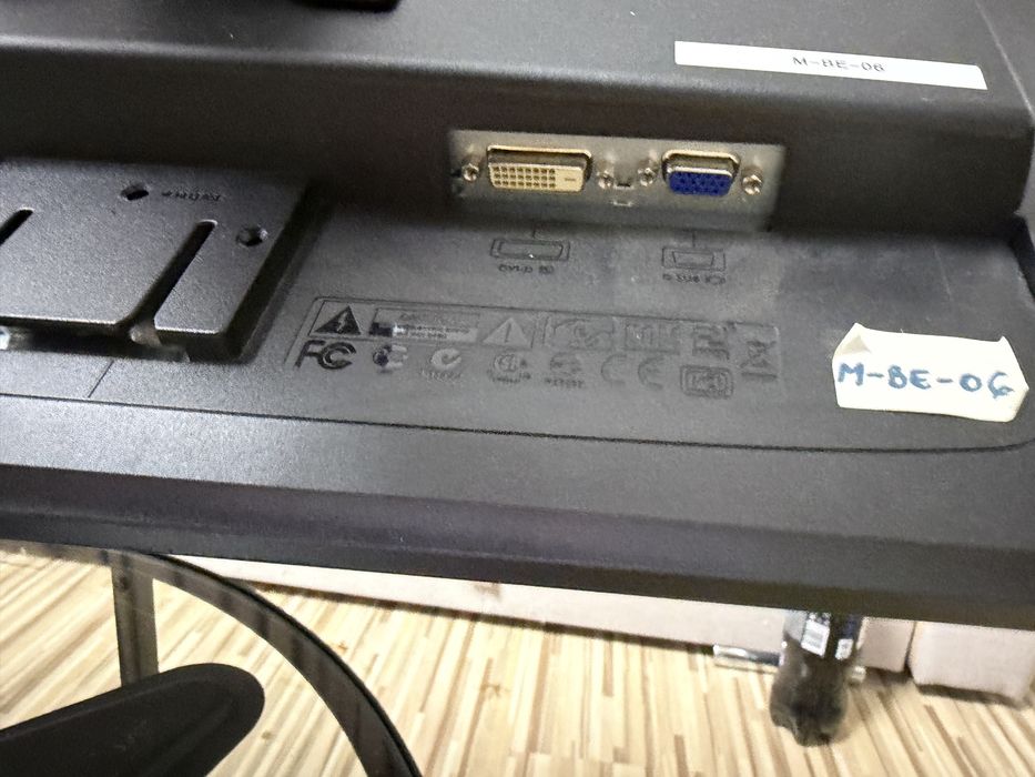 Pachet 2 monitoare 22” Dell + BenQ + suport dublu reglabil VESA