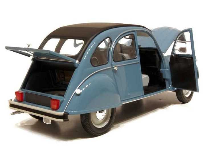 1:18 Citroen 2CV Blue.