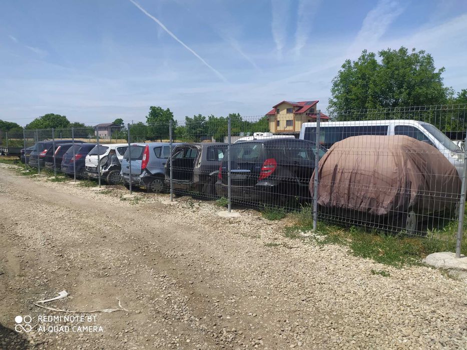 Dezmembrez Renault Trafic 8+1 . 19D