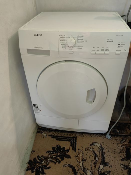 Продавам сушилня AEG
