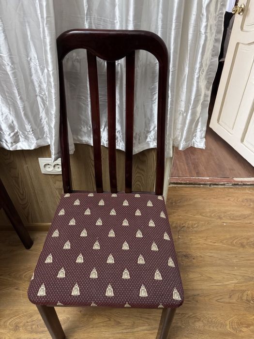 Срочная продажа Стол и стулья