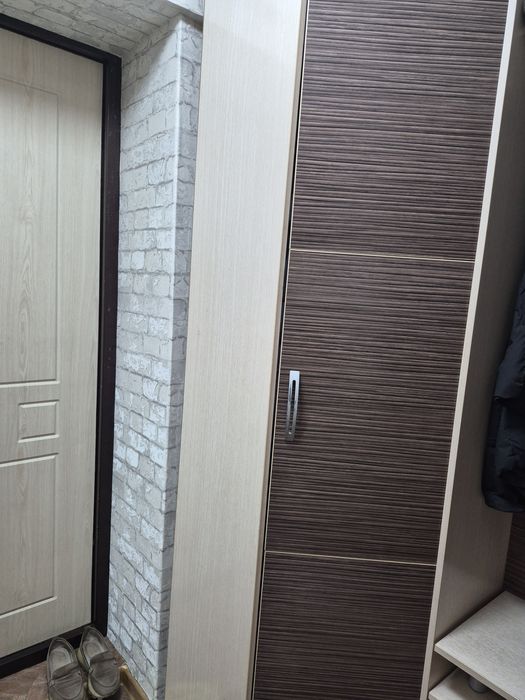 Шкаф в прихожую очень хороший