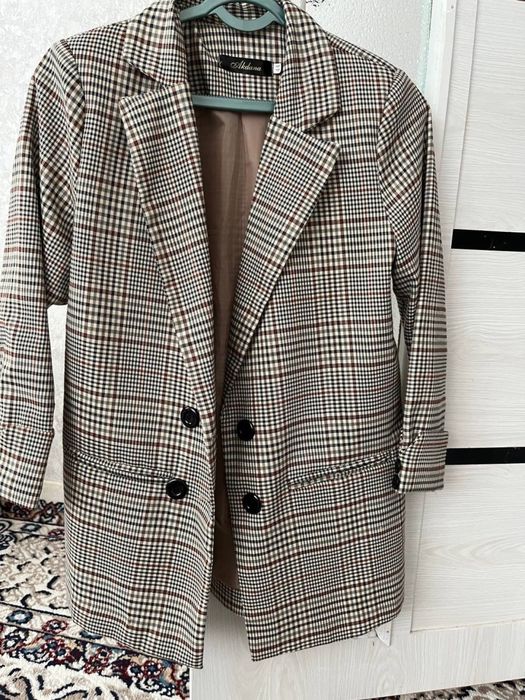 Ayollar uchun classik kastum