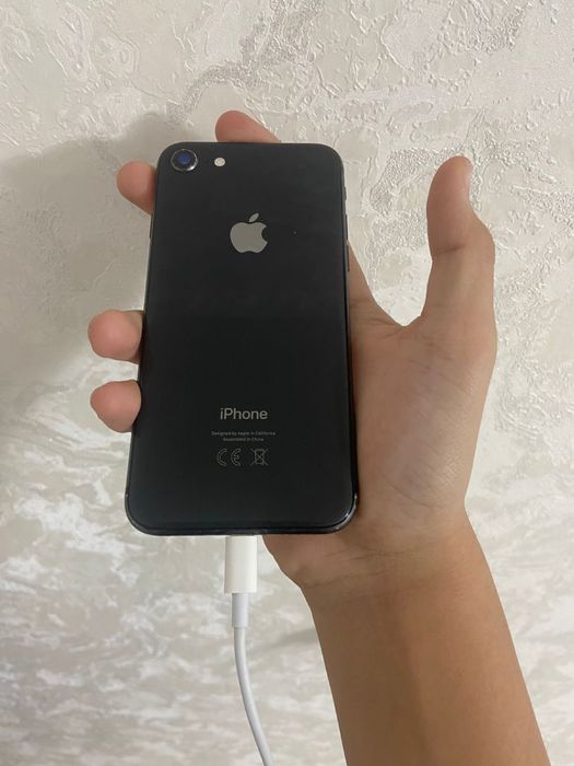 Айфон 8 продам.