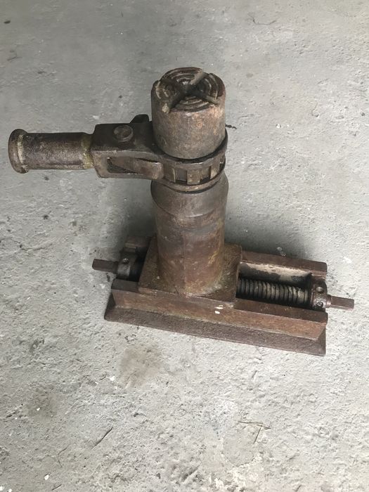 Домкрат винтовой