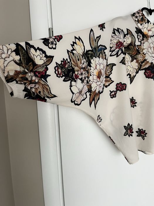 Bluza eleganta ivoar cu imprimeu floral