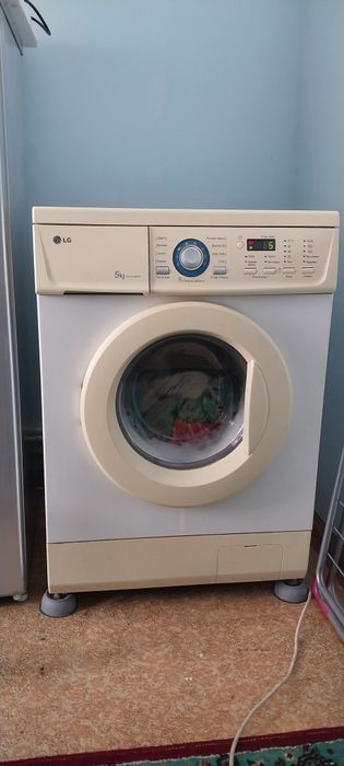 Прадаётся стиральная машина LG