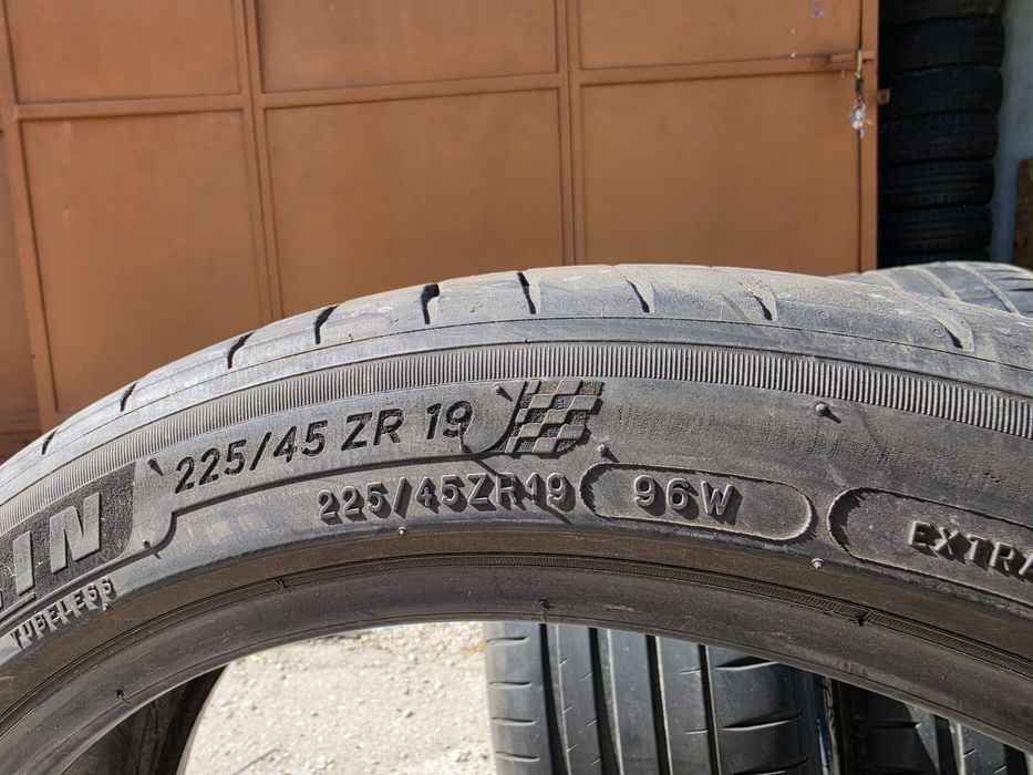 4 бр. летни гуми 225/45/19 Michelin PS4 DOT 1819 4-4,5