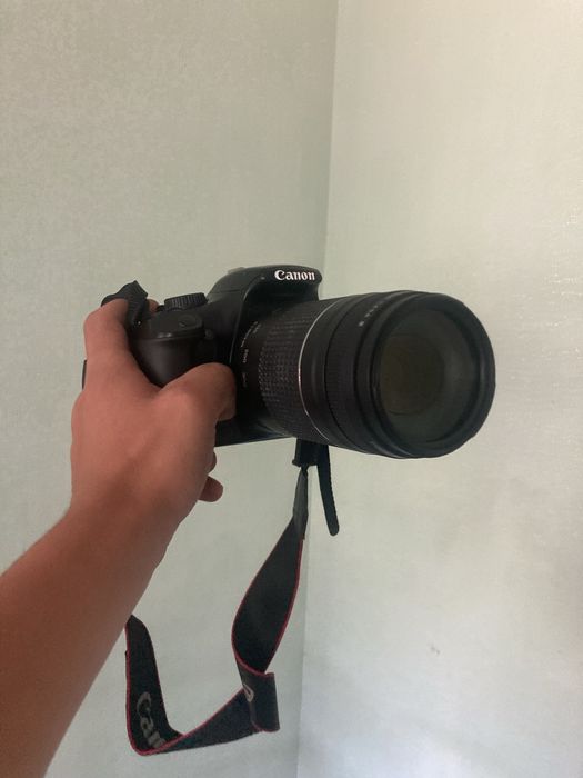 Продам фотоапорат Canon eos1100D