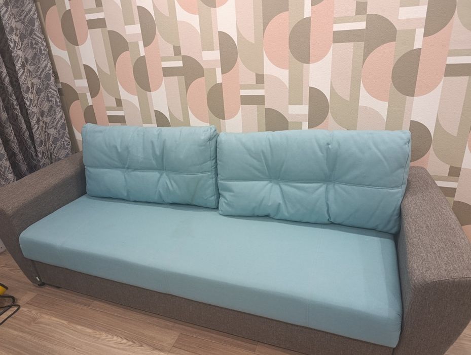 Продам диван, требуется химчистка ,срочно