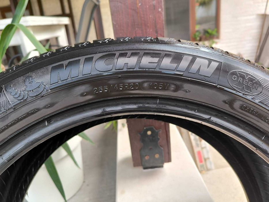 2 гуми MICHELIN за джип 255/45/20 френски