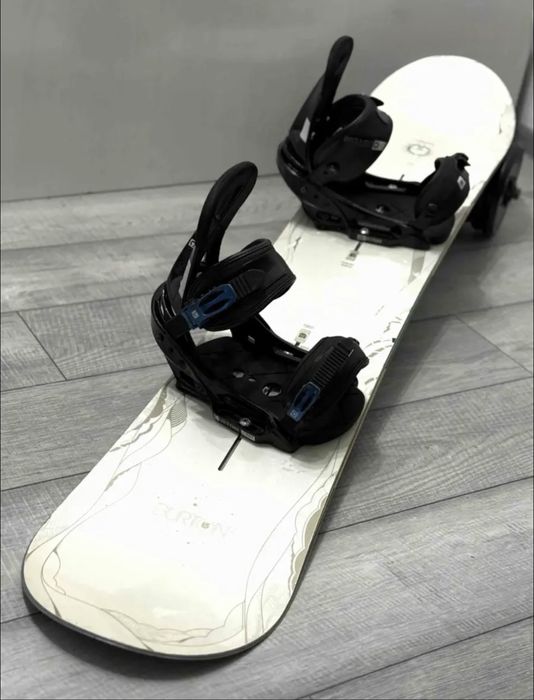 Продам сноуборд с креплениями Burton