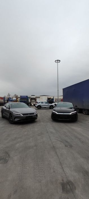 Byd Han, 635, notarius