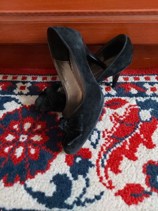 Продам замшевые туфли