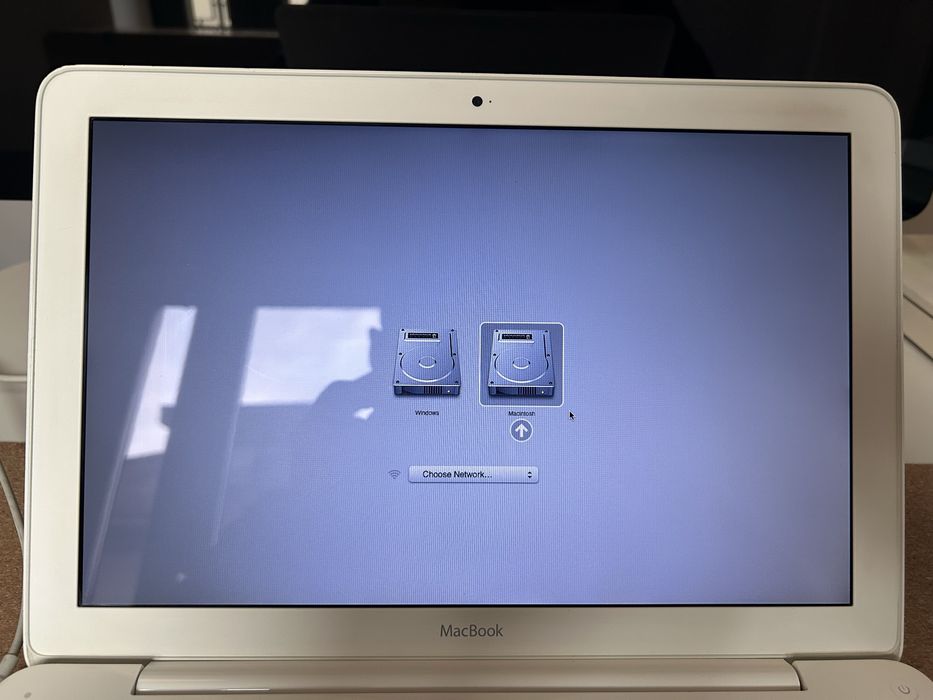 Macbook white mid 2010