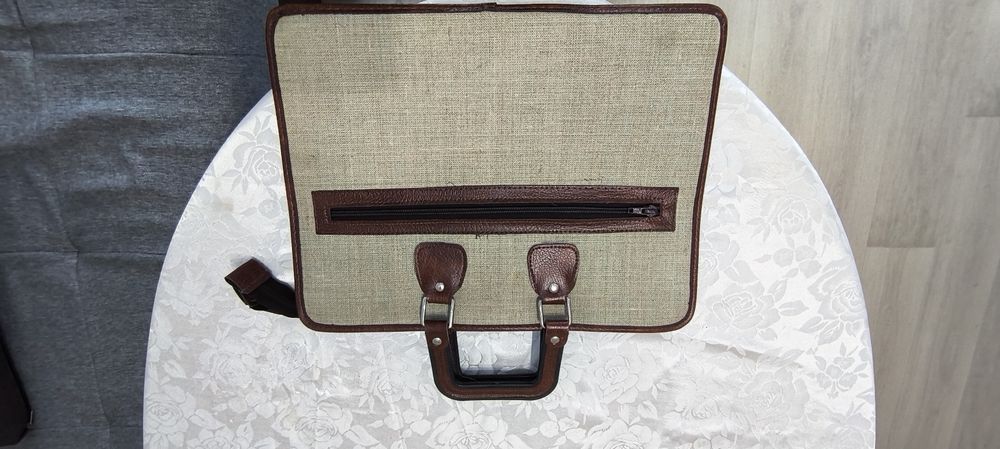 Твърда винтидж чанта за документи или лаптоп!