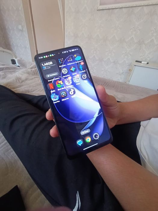 Oppo Reno 13F ..