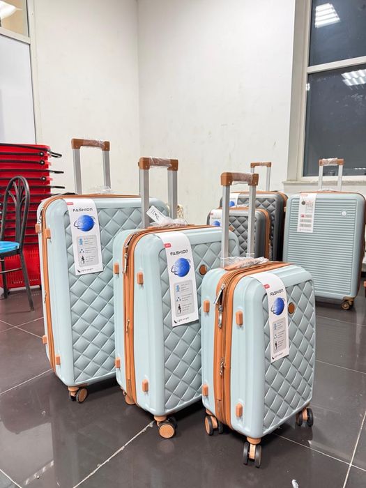 Чемодан өте сапалы ішіне көп зат сиады