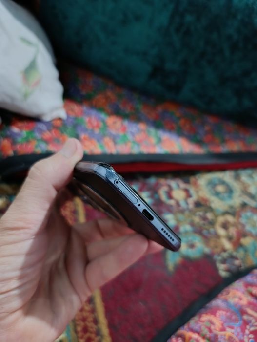 Vivo v21 8+4gb/128gb ishlashi zo'r. Korobka bor