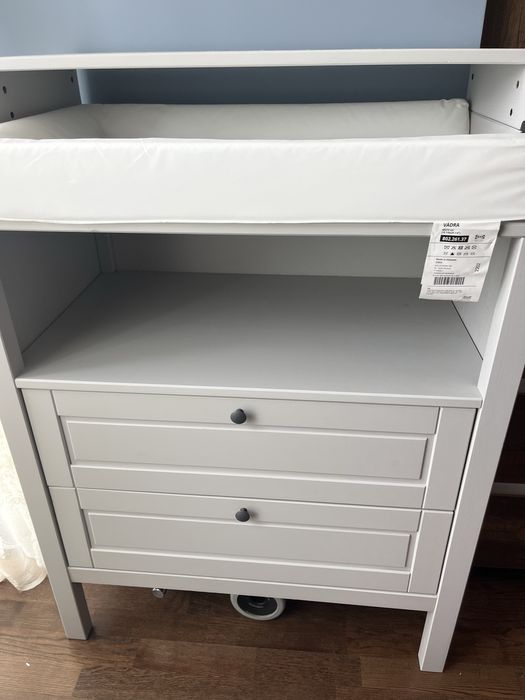 Бебешко легло с матрак и шкаф за повиване Sundvik