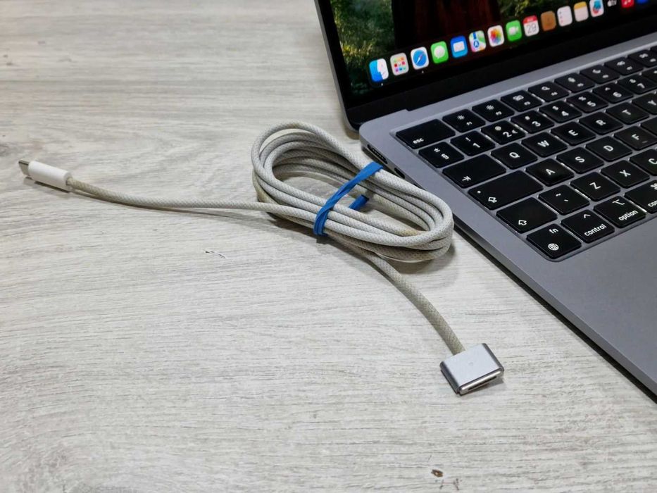 Apple MacBook Air M2 (2022), 13.6" / 8GB, 256GB SSD