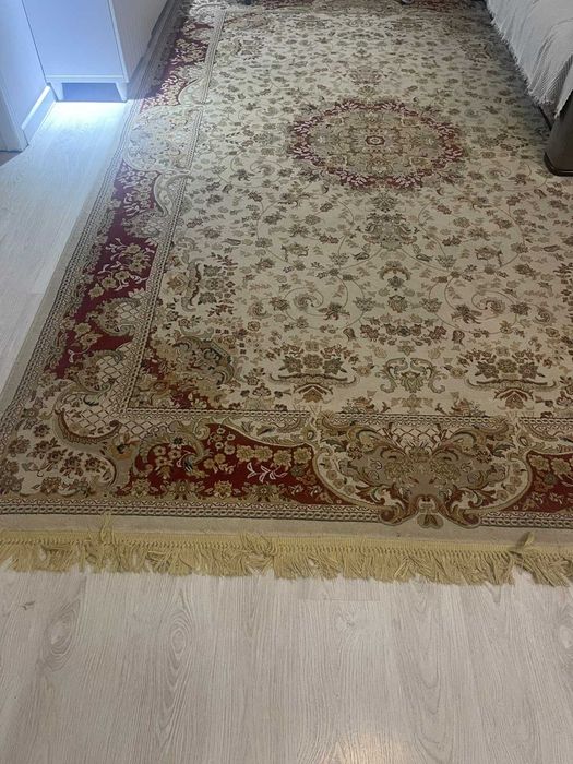 Продам  плотный качественный  ковер