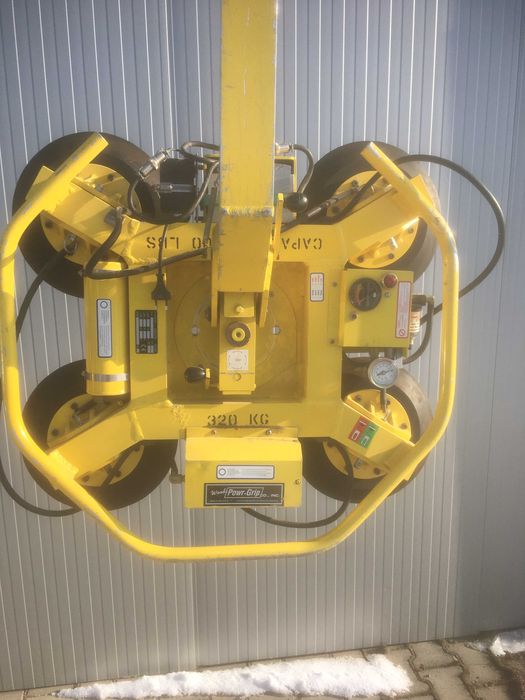 Dispozitiv de manipulat / ridicat sticla.