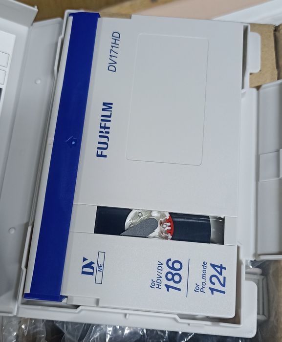 Видеокассеты на видеокамеру и видеомагнитофон