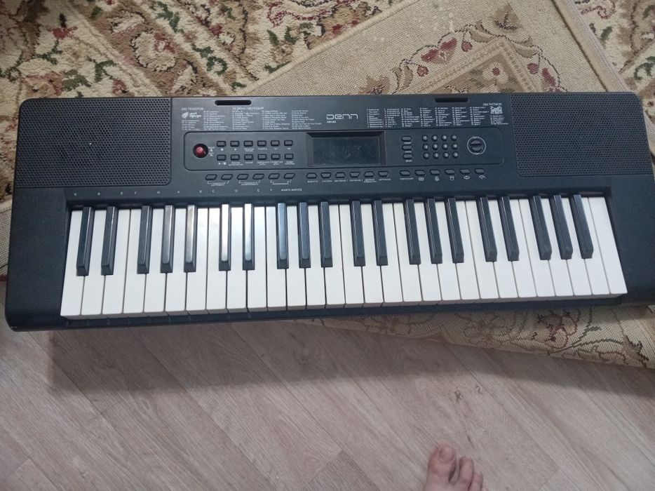 Продам синтезатор