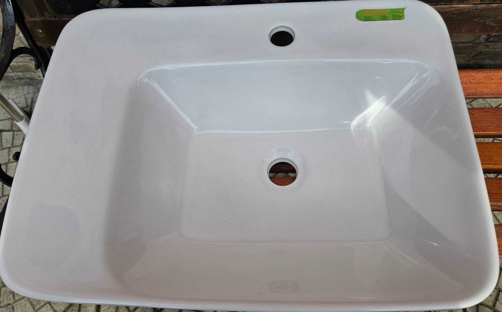 Продавам умивалник Inter Ceramic