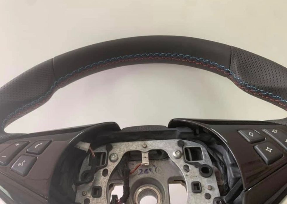 Vând volan E60 ca nou