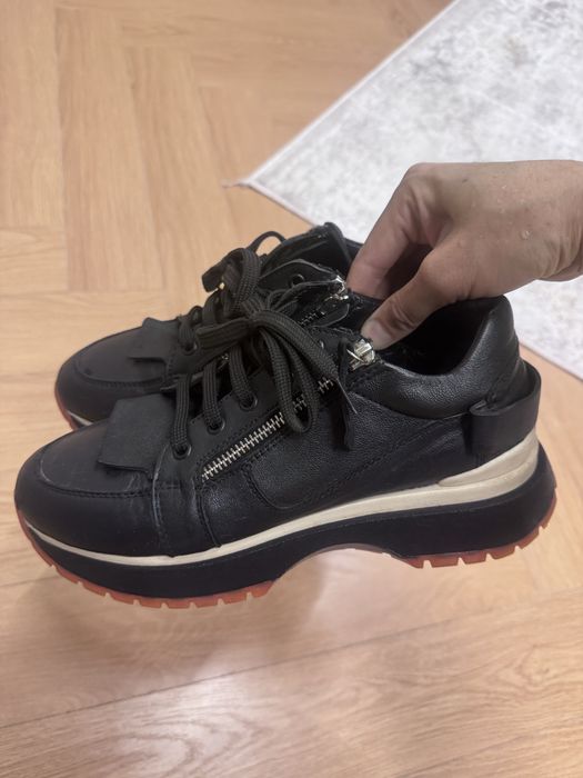 Продам кожаные кроссовки Тучино