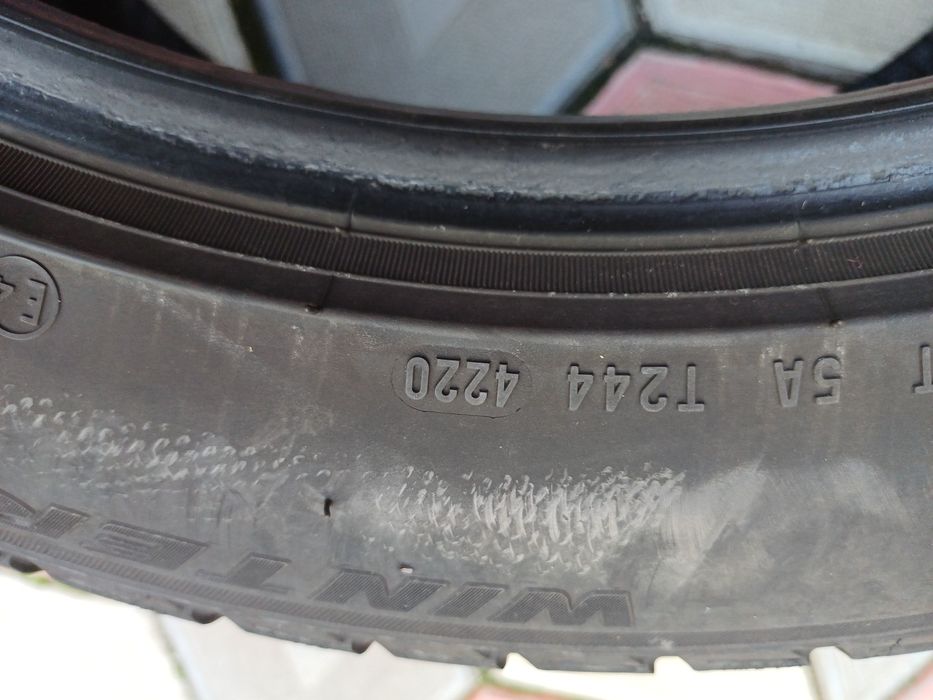 Vand 4 anvelope de iarna 255 45 r19 PIRELLI  din 2020