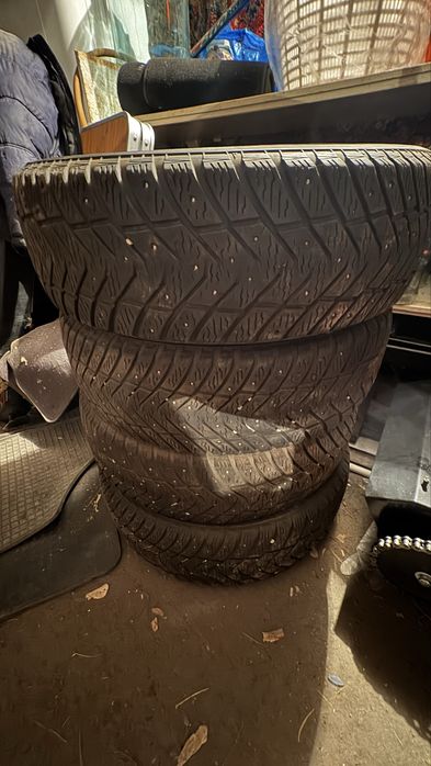 Шины зимние 215 65 R16