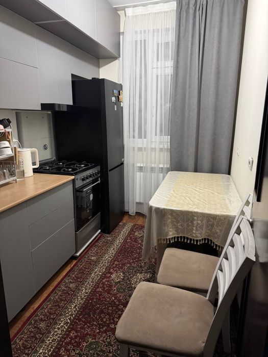 Sotiladi  Sergeli 7 A  2/2/7.  2 xona  metro 100 metor