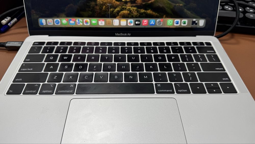Macbook Air  8 / 128